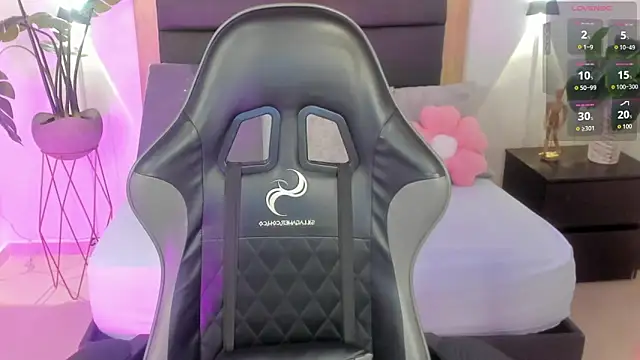 nerea swan online show from December 19, 2025, 3:10 am