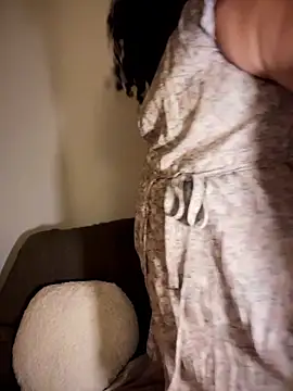 Snapshot of VanesssaMilf_ chatting on February 18, 2026, 4:32 am VanesssaMilf online show from February 18, 2026, 4:32 am