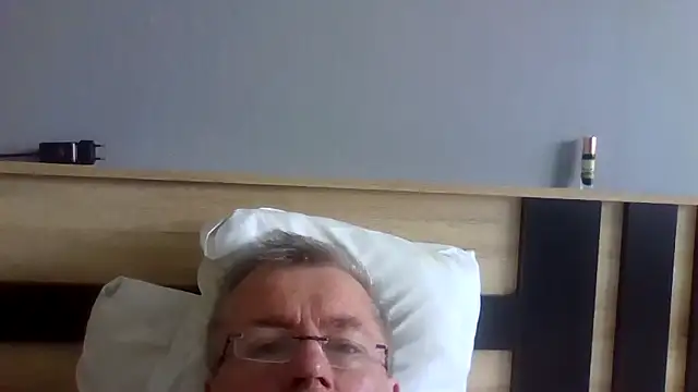 Snapshot of Mortimer_Orawan chatting on May 1, 2026, 5:45 am Mortimer Orawan online show from May 1, 2026, 5:45 am