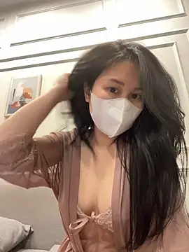 Snapshot of Lucy79xx chatting on February 4, 2026, 2:01 pm Lucy79xx online show from February 4, 2026, 2:01 pm