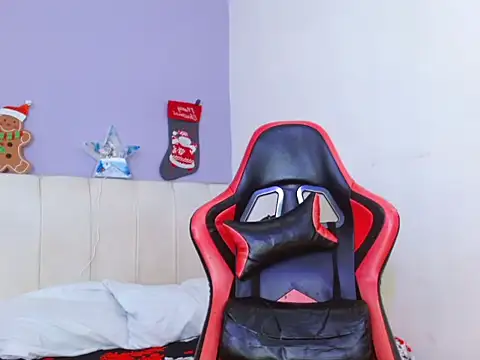 mia collin  online show from December 17, 2025, 10:53 am