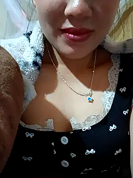 Snapshot of mayni012314 chatting on December 18, 2025, 7:13 am mayni012314 online show from December 18, 2025, 7:13 am