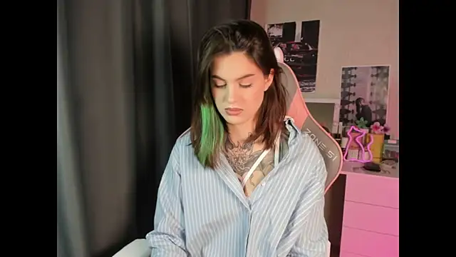 NikkieKitty online show from December 16, 2025, 12:09 pm