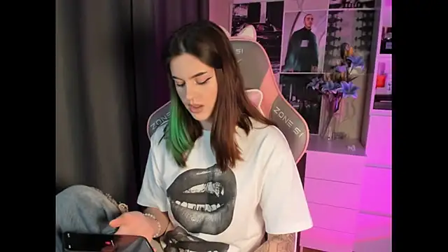 NikkieKitty online show from February 3, 2026, 1:27 pm