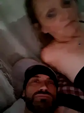 badgirlandjunior69 online show from April 28, 2026, 10:25 pm