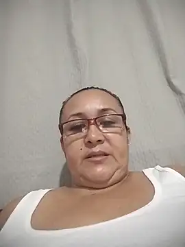 Snapshot of Nini_Love_ chatting on April 16, 2026, 5:30 am Nini Love online show from April 16, 2026, 5:30 am