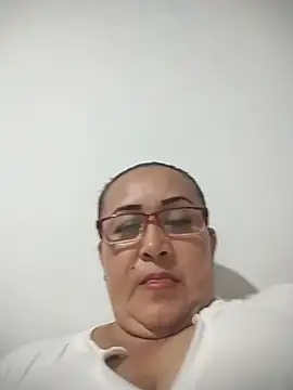 Snapshot of Nini_Love_ chatting on April 6, 2026, 5:19 am Nini Love online show from April 6, 2026, 5:19 am