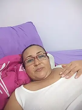 Snapshot of Nini_Love_ chatting on April 12, 2026, 7:39 pm Nini Love online show from April 12, 2026, 7:39 pm