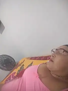 Snapshot of Nini_Love_ chatting on March 6, 2026, 2:06 am Nini Love online show from March 6, 2026, 2:06 am