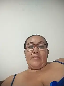 Snapshot of Nini_Love_ chatting on April 8, 2026, 8:27 am Nini Love online show from April 8, 2026, 8:27 am