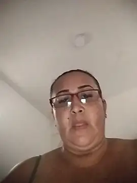 Snapshot of Nini_Love_ chatting on March 29, 2026, 8:21 pm Nini Love online show from March 29, 2026, 8:21 pm