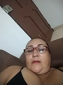 Snapshot of Nini_Love_ chatting on April 10, 2026, 3:35 am Nini Love online show from April 10, 2026, 3:35 am