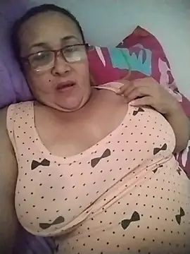 Snapshot of Nini_Love_ chatting on April 13, 2026, 12:42 pm Nini Love online show from April 13, 2026, 12:42 pm