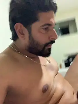 Snapshot of Phenrik1989 chatting on February 4, 2026, 11:00 pm Phenrik1989 online show from February 4, 2026, 11:00 pm