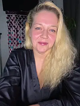 Snapshot of JenniferCarmen chatting on February 16, 2026, 9:02 pm JenniferCarmen online show from February 16, 2026, 9:02 pm