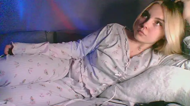 Snapshot of kit_katiki1 chatting on December 17, 2025, 1:54 am kit katiki1 online show from December 17, 2025, 1:54 am