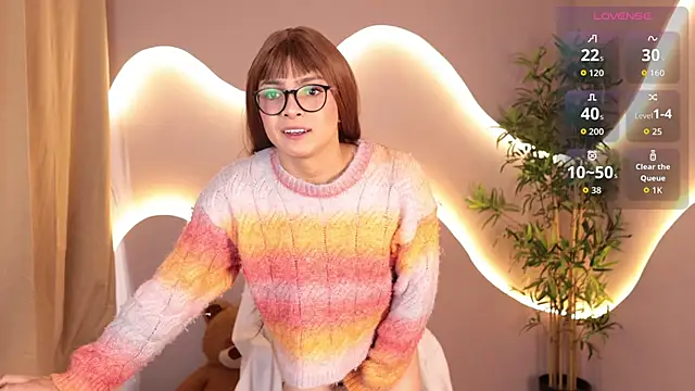 Snapshot of simone_sky chatting on February 9, 2026, 12:58 pm simone sky online show from February 9, 2026, 12:58 pm