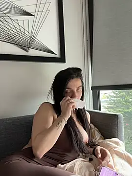 Lexiiskyyxo online show from May 15, 2026, 2:26 pm