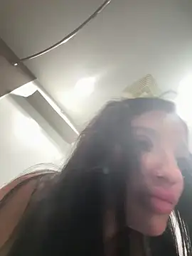 Lexiiskyyxo online show from May 1, 2026, 8:19 am