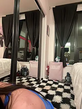 Lexiiskyyxo online show from March 13, 2026, 5:56 am