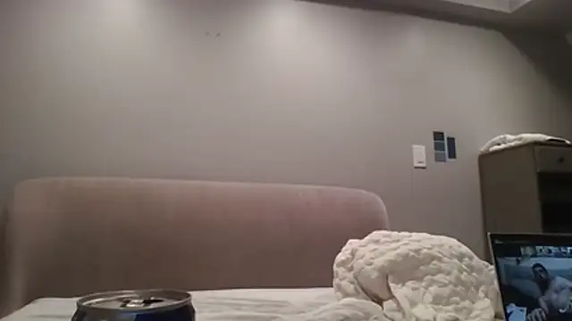 Snapshot of BeefyNcloudy chatting on December 16, 2025, 4:17 am BeefyNcloudy online show from December 16, 2025, 4:17 am