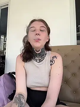 FionaMurr online show from December 18, 2025, 2:05 am