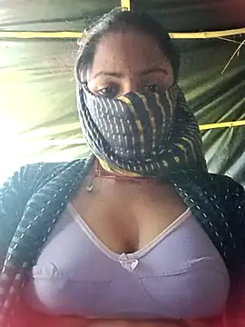 Snapshot of Poonam8080 chatting on December 16, 2025, 6:39 am Poonam8080 online show from December 16, 2025, 6:39 am