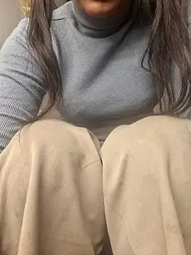 Snapshot of survi_sharma chatting on December 14, 2025, 2:22 pm survi sharma online show from December 14, 2025, 2:22 pm