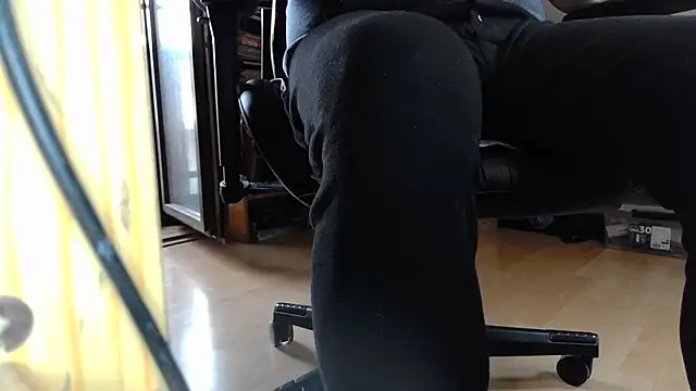 Snapshot of oldmann08 chatting on February 25, 2026, 10:26 am oldmann08 online show from February 25, 2026, 10:26 am