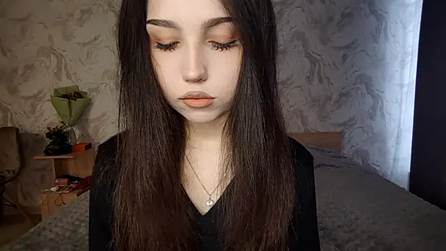 Qwami Amie online show from April 21, 2026, 6:31 am