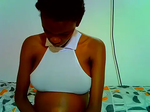 Snapshot of PetiteDoll_06 chatting on April 12, 2026, 11:13 am PetiteDoll 06 online show from April 12, 2026, 11:13 am