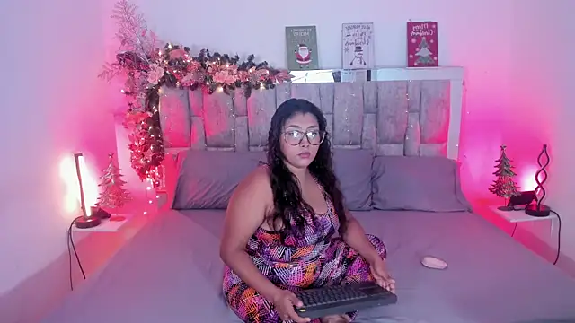 Snapshot of Siryenay_ chatting on December 15, 2025, 5:02 am Siryenay online show from December 15, 2025, 5:02 am