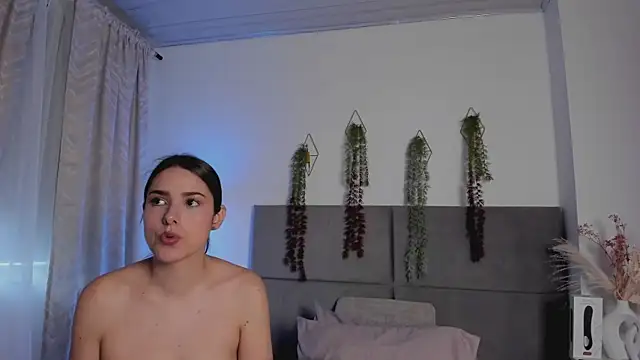 JulietaSnow online show from March 12, 2026, 6:12 pm