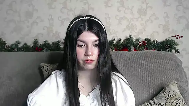 Snapshot of KisaModel chatting on February 13, 2026, 3:45 pm KisaModel online show from February 13, 2026, 3:45 pm