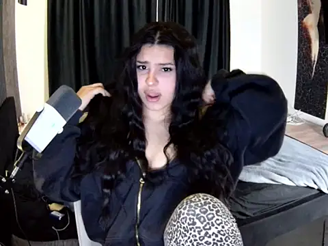 Snapshot of Nicole_Pars chatting on February 23, 2026, 5:13 pm Nicole Pars online show from February 23, 2026, 5:13 pm