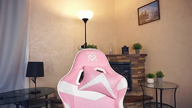 IleanaPishko online show from December 22, 2025, 7:52 am