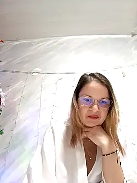 Snapshot of NikkyNatural chatting on December 17, 2025, 5:40 pm NikkyNatural online show from December 17, 2025, 5:40 pm