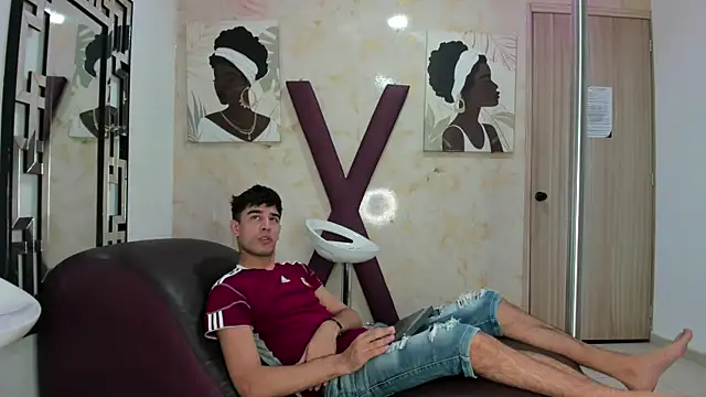Snapshot of YOUNG_GUYS1 chatting on June 2, 2026, 7:19 am YOUNG GUYS1 online show from June 2, 2026, 7:19 am