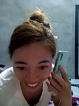 Snapshot of little-effy chatting on December 15, 2025, 10:43 am little-effy online show from December 15, 2025, 10:43 am