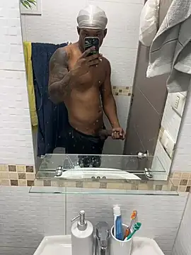 Comeonmyhouse22cm online show from February 13, 2026, 7:47 pm