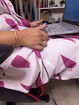 butterflyslay online show from March 27, 2026, 4:21 am