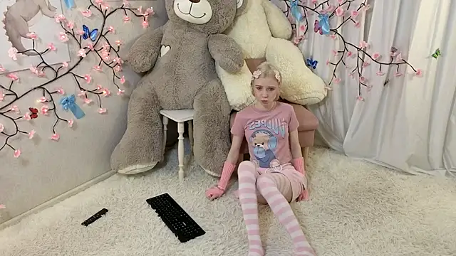 ViollaBloom online show from December 22, 2025, 2:44 am