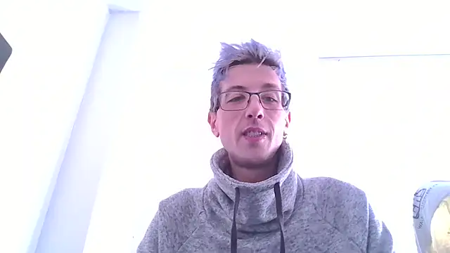 Snapshot of AskAveryAnything chatting on December 20, 2025, 8:22 pm AskAveryAnything online show from December 20, 2025, 8:22 pm