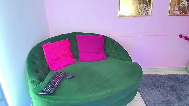 Snapshot of bella_moonlight_cr chatting on January 15, 2026, 4:05 am bella moonlight cr online show from January 15, 2026, 4:05 am