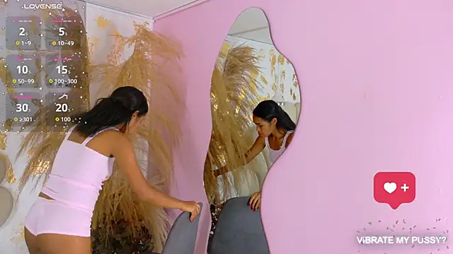 Snapshot of bella_moonlight_cr chatting on January 10, 2026, 4:30 am bella moonlight cr online show from January 10, 2026, 4:30 am