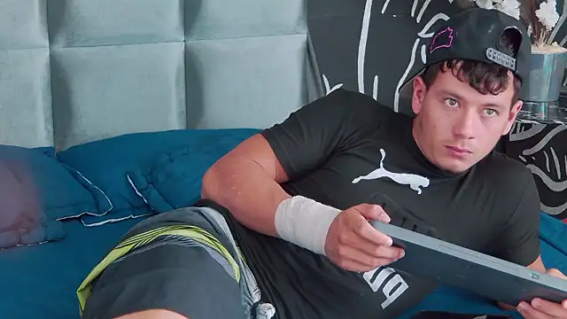 MagnusKnight  online show from February 5, 2026, 4:03 pm