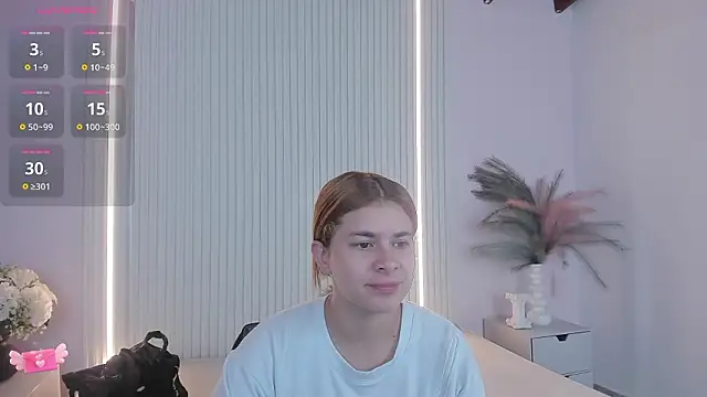 VivianOwen9 online show from March 5, 2026, 12:35 pm