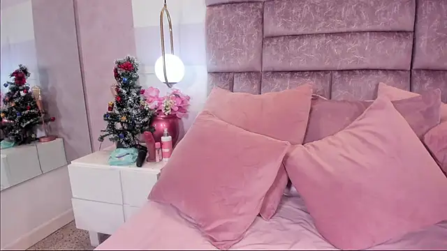 miaa quinn online show from December 18, 2025, 2:49 am