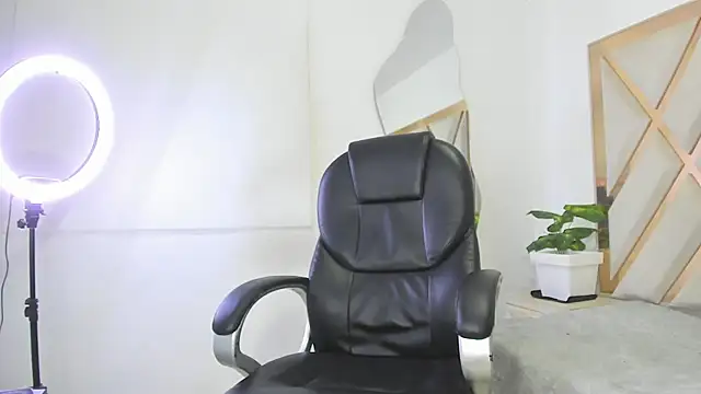 Selenaasm online show from February 20, 2026, 9:17 pm