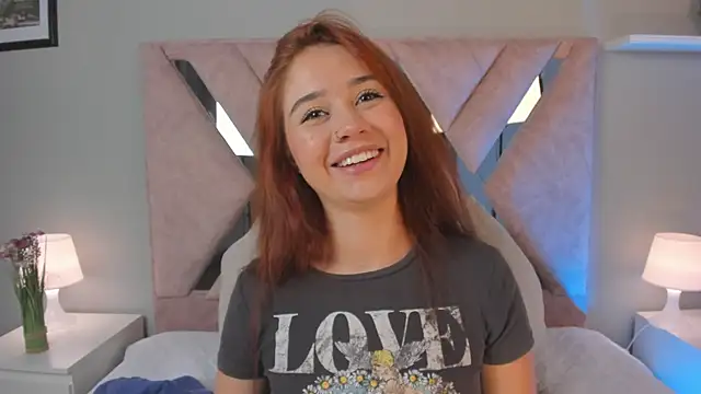 Amelia Saenz  online show from May 12, 2026, 7:53 pm